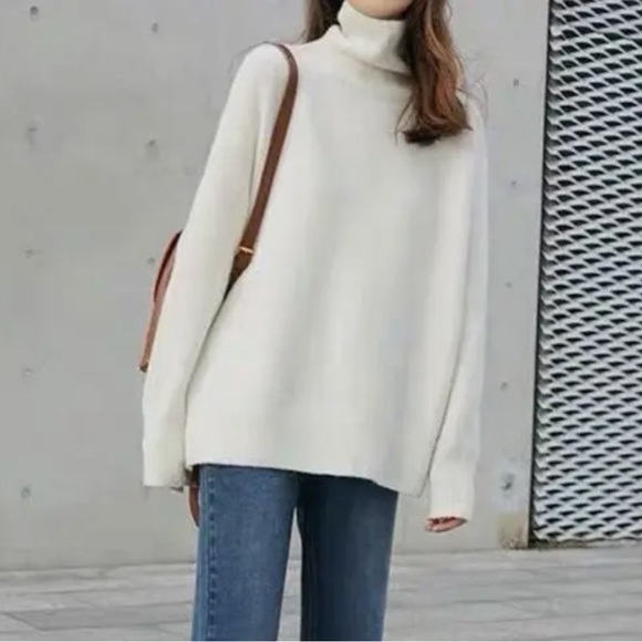 Oversized Cream Turtleneck Sweater - Picture 1 of 2